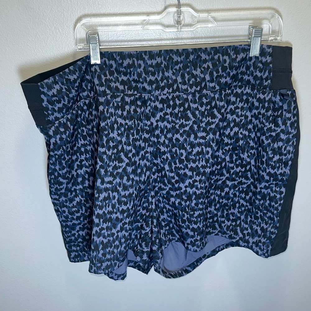 Athleta Women's Brooklyn Printed Shorts Black Navy ALVN Size 18
